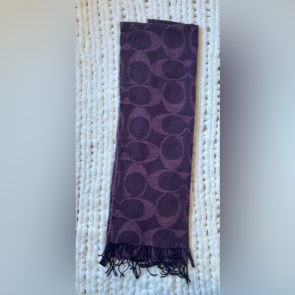 Coach
Black Violet Signature C Wool Silk Cashmere
Scarf/Wrap